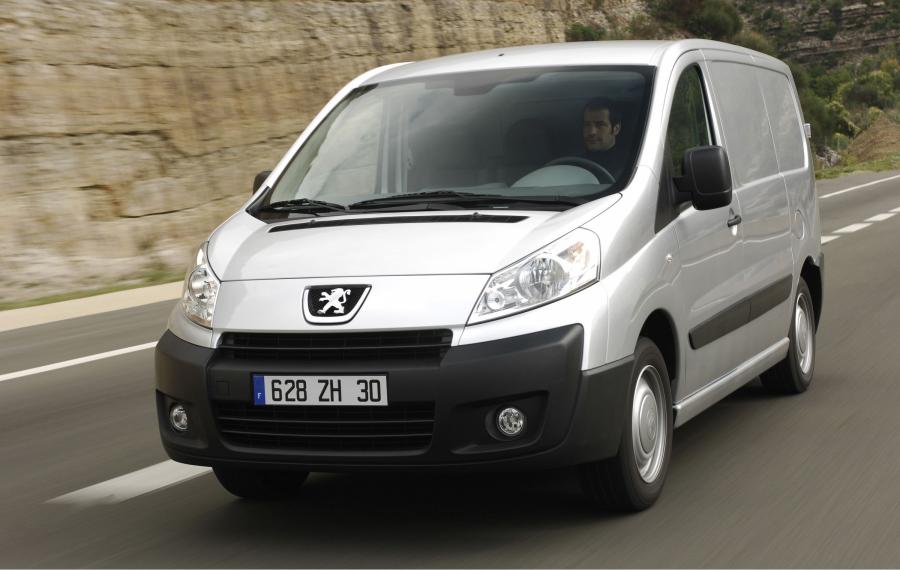  Peugeot Expert 2008 года  (фото 16 из 31)